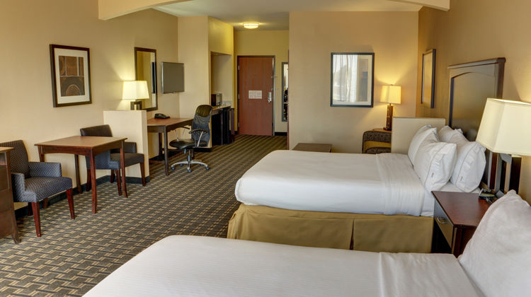 Holiday Inn Express Hotel & Suites Suite