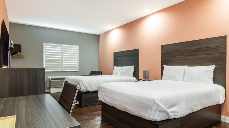 Scottish Inns and Suites Room