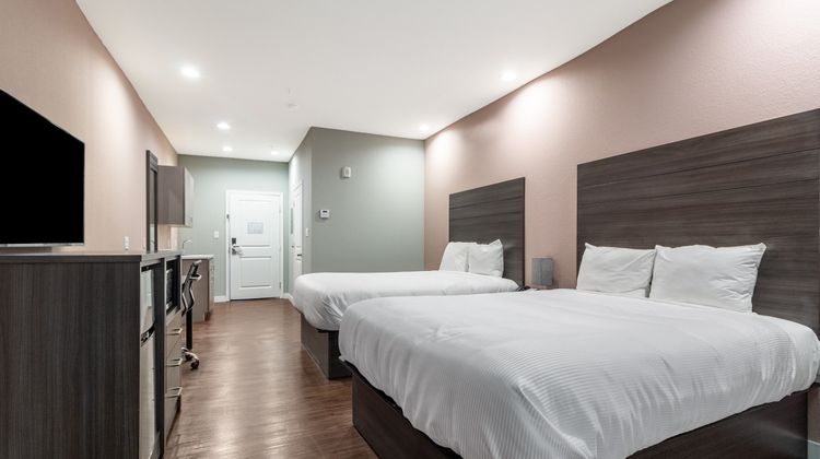 Scottish Inns and Suites Room
