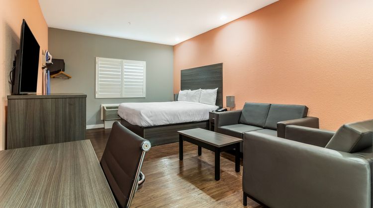 Scottish Inns and Suites Room