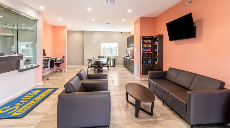Scottish Inns and Suites Lobby