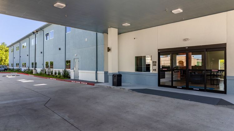 Scottish Inns and Suites Exterior