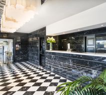 Salles Hotel Aeroport Girona Lobby