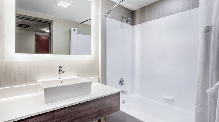 Holiday Inn City Centre Room