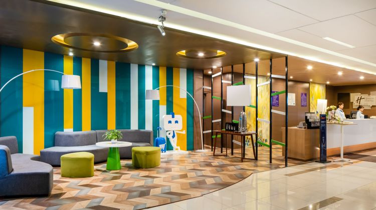 Holiday Inn Express North Station Lobby