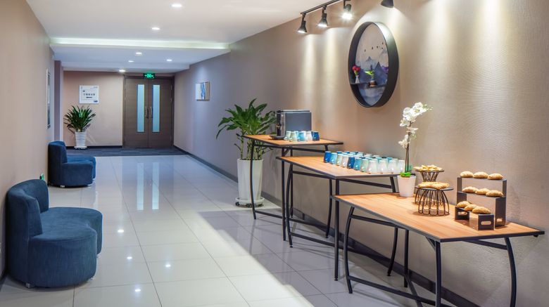 <b>Holiday Inn Express North Station Lobby</b>. Images powered by <a href="https://www.leonardoworldwide.com/" title="Leonardo Worldwide" target="_blank">Leonardo</a>.