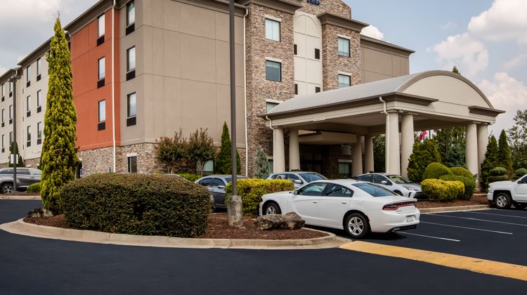 Holiday Inn Express Hotel & Suites Exterior
