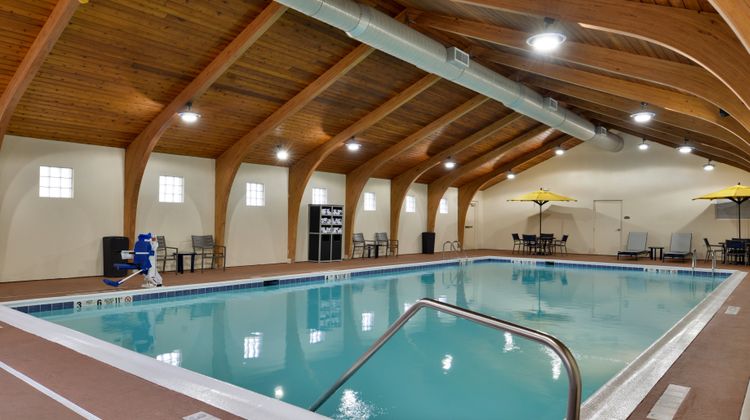 Holiday Inn Hotel & Suites Pool