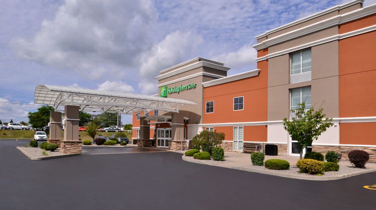 Holiday Inn Hotel & Suites Exterior