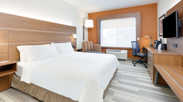 Holiday Inn Express Hotel & Suites Room