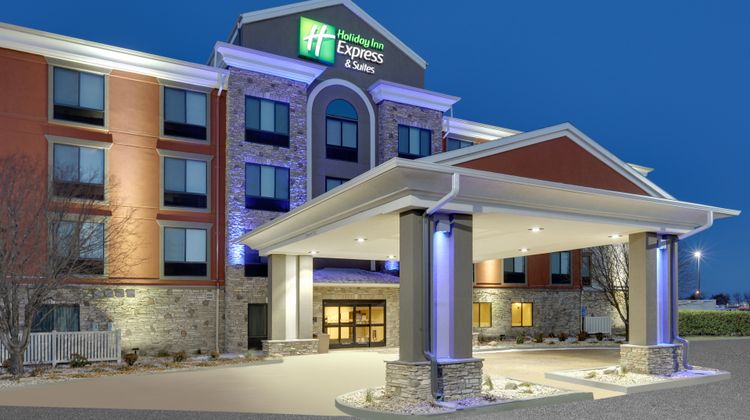 Holiday Inn Express Hotel & Suites Exterior