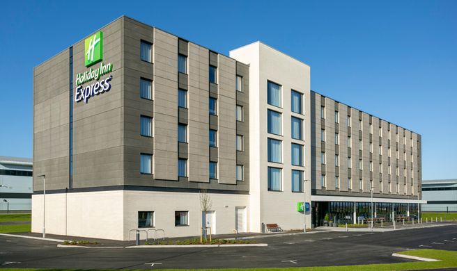 Holiday Inn Express Bridgwater Exterior