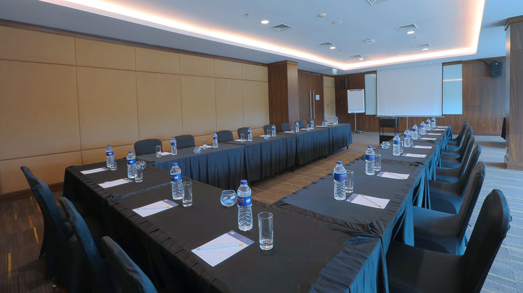 Holiday Inn Express Jakarta Intl Expo Meeting