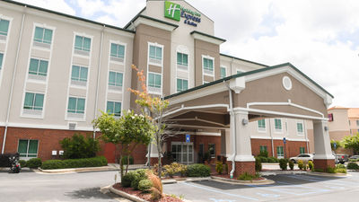 Holiday Inn Express Hotel & Suites