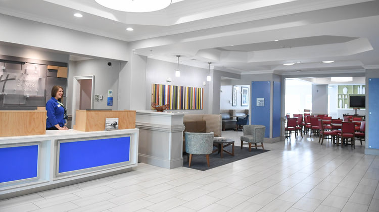 Holiday Inn Express Hotel & Suites Lobby