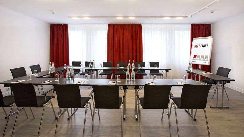 <b>DORMERO Hotel Dessau-Rosslau Meeting</b>. Images powered by <a href="https://www.leonardoworldwide.com/" title="Leonardo Worldwide" target="_blank">Leonardo</a>.