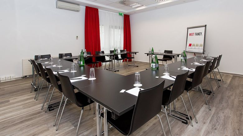 <b>Dormero Hotel Zurich Airport Meeting</b>. Images powered by <a href="https://www.leonardoworldwide.com/" title="Leonardo Worldwide" target="_blank">Leonardo</a>.