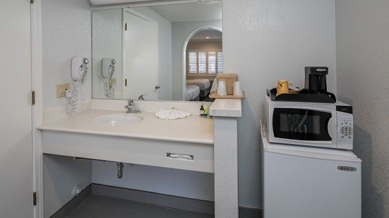<b>Redwood Creek Inn Room</b>. Images powered by <a href="https://www.leonardoworldwide.com/" title="Leonardo Worldwide" target="_blank">Leonardo</a>.