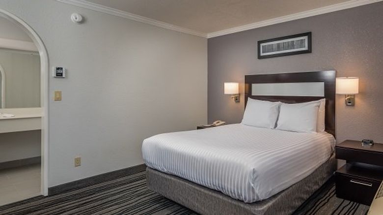 <b>Redwood Creek Inn Room</b>. Images powered by <a href="https://www.leonardoworldwide.com/" title="Leonardo Worldwide" target="_blank">Leonardo</a>.