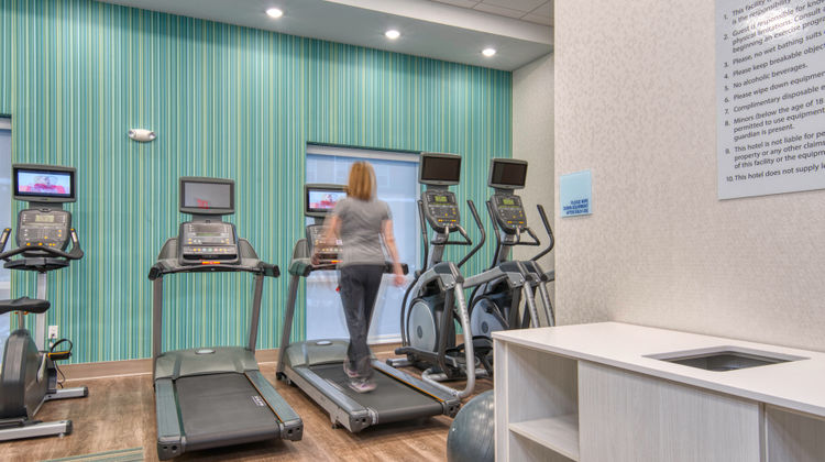 Holiday Inn Express/Stes Lincoln Arpt Health Club
