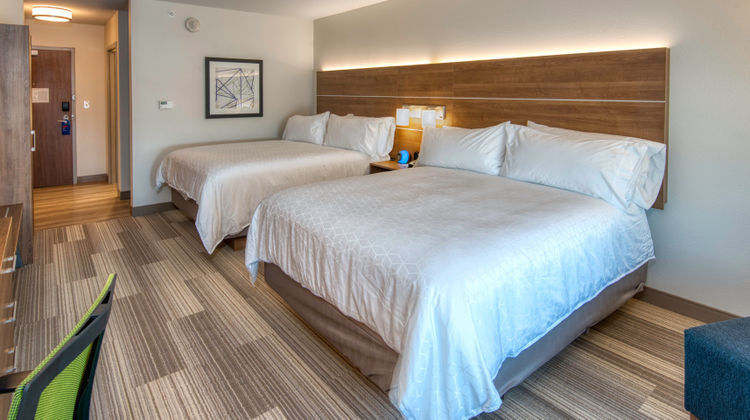 Holiday Inn Express/Stes Lincoln Arpt Room