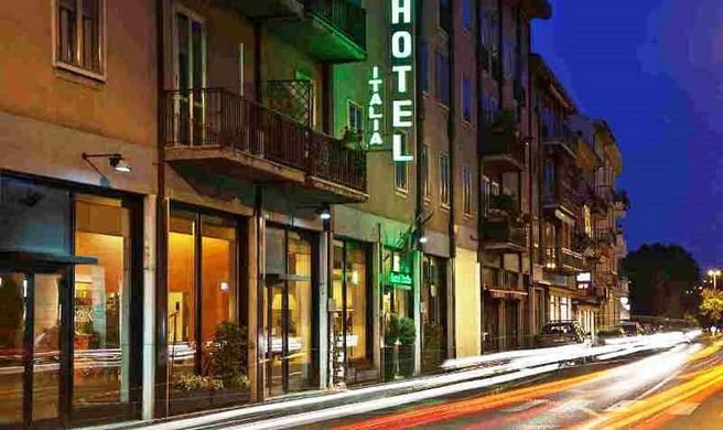 Italia Hotel Exterior