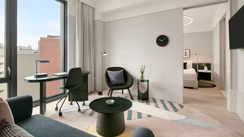 <b>Hotel Indigo Williamsburg Suite</b>. Images powered by <a href="https://www.leonardoworldwide.com/" title="Leonardo Worldwide" target="_blank">Leonardo</a>.