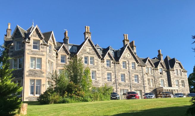 Ben Wyvis Hotel Exterior