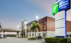 Holiday Inn Express Hotel & Suites
