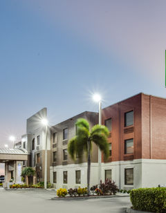 Holiday Inn Express Hotel & Suites