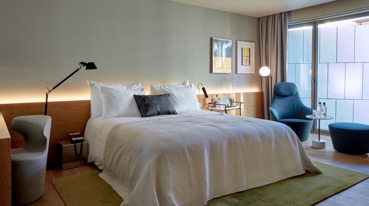 Sir Victor Room