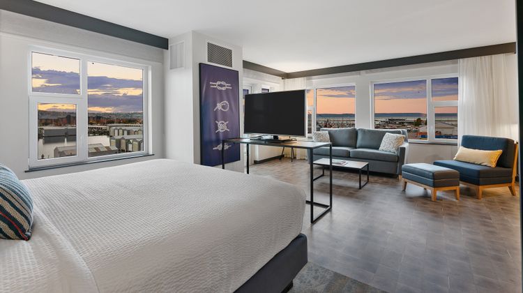 Hotel Indigo Seattle Everett Waterfront Suite