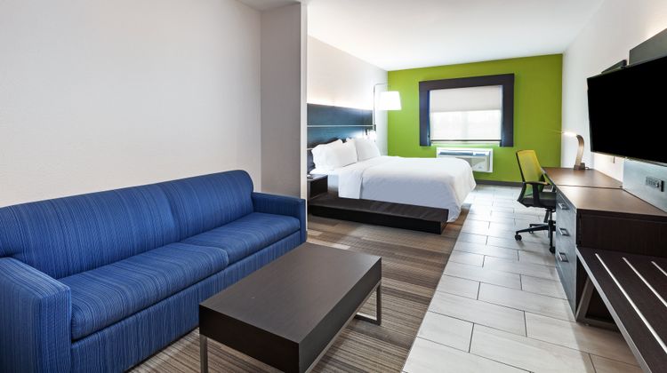 Holiday Inn Express & Suites-Port Lavaca Suite