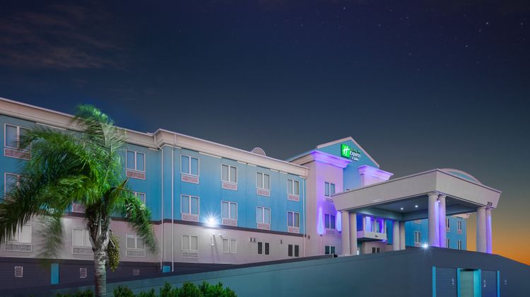 Holiday Inn Express & Suites-Port Lavaca Exterior