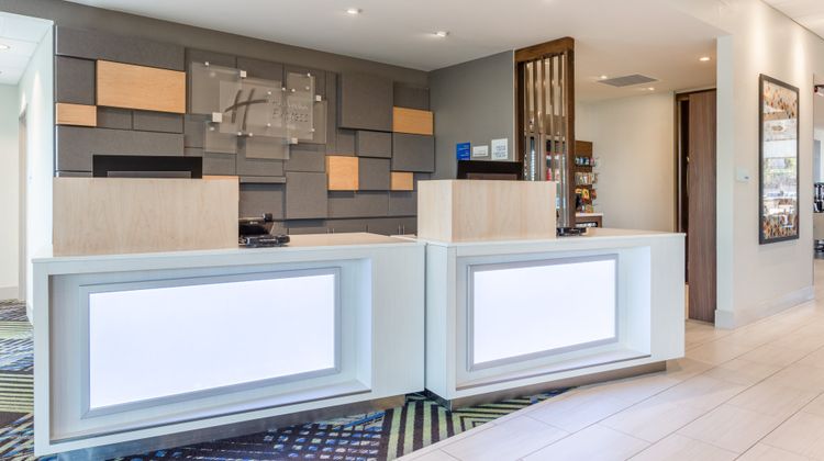 Holiday Inn Express & Stes Florence-Arpt Lobby