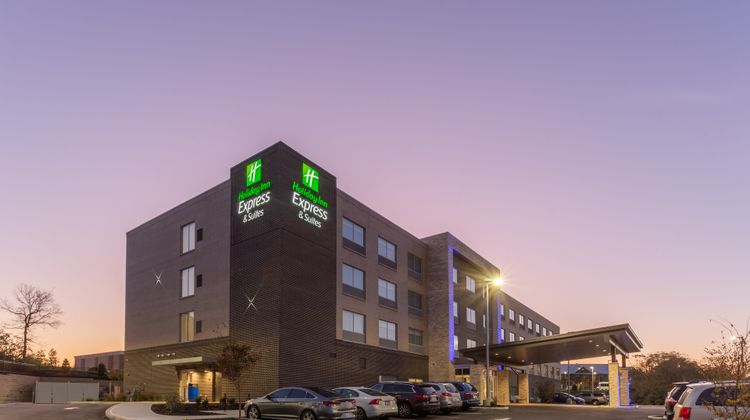 Holiday Inn Express & Stes Florence-Arpt Exterior