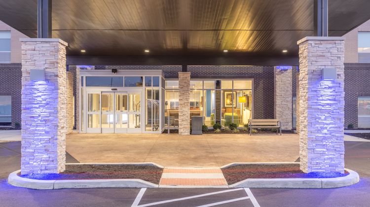 Holiday Inn Express & Stes Florence-Arpt Exterior