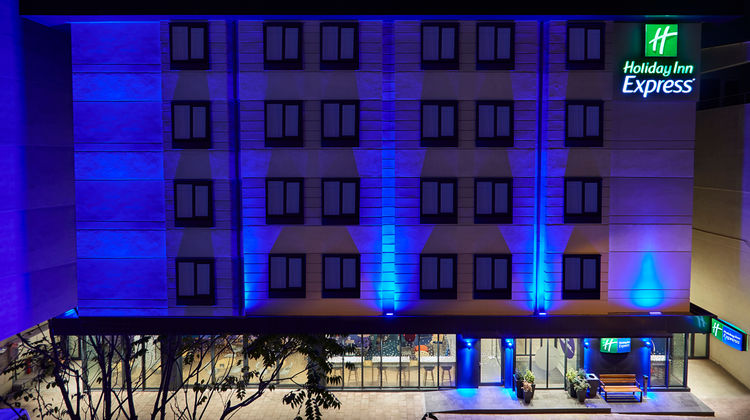 Holiday Inn Express Atakoy Metro Exterior