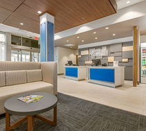 Holiday Inn Express/Stes Carrollton West Lobby