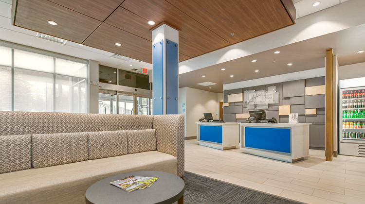 Holiday Inn Express/Stes Carrollton West Lobby