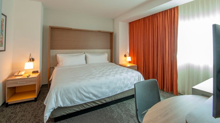 Holiday Inn & Suites Merida La Isla Suite