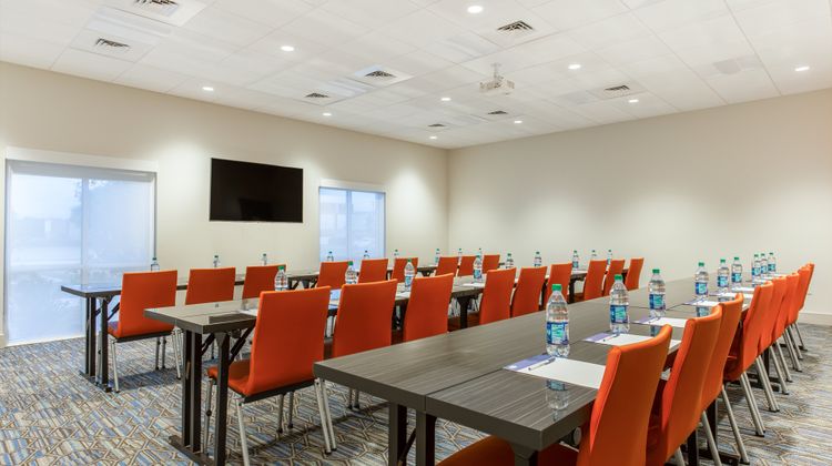 Holiday Inn Express & Suites Ottawa Meeting
