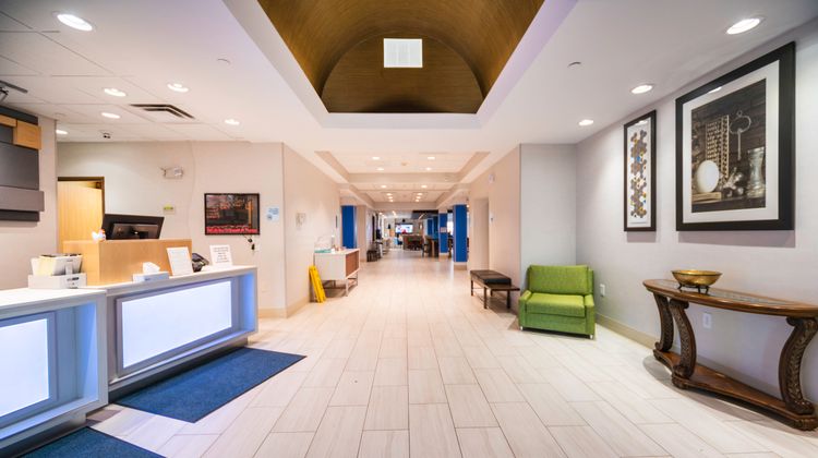 Holiday Inn Express Rochelle Lobby