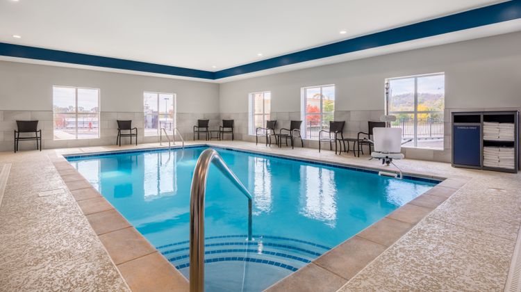 Candlewood Suites Cookeville Pool
