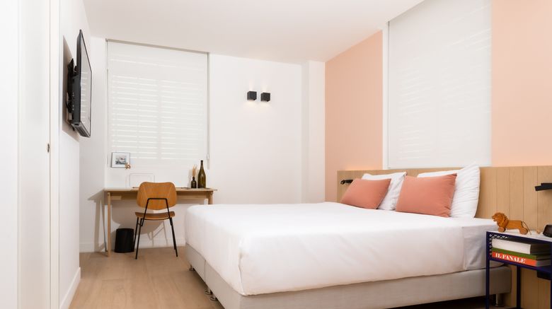 <b>Artist Hotel Room</b>. Images powered by <a href="https://www.leonardoworldwide.com/" title="Leonardo Worldwide" target="_blank">Leonardo</a>.