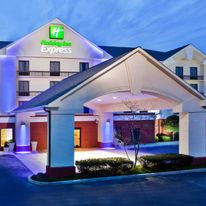 Holiday Inn Express Atlanta W Theme Park