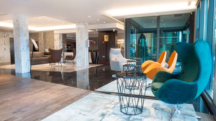 Crowne Plaza London-Kingston Lobby