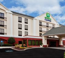 Holiday Inn Express Atlanta W Theme Park Exterior