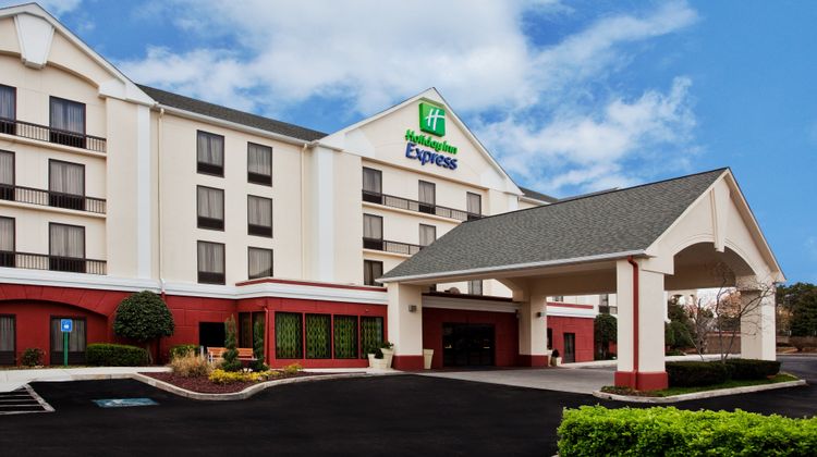 Holiday Inn Express Atlanta W Theme Park Exterior