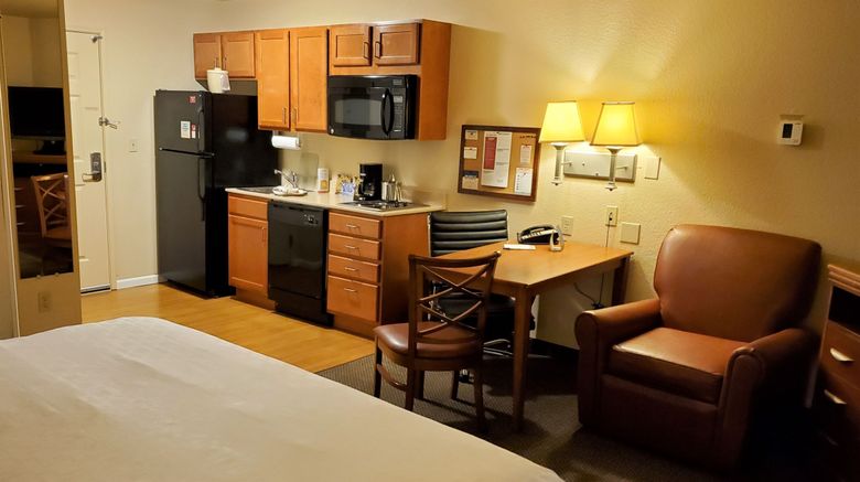 <b>Candlewood Suites Room</b>. Images powered by <a href="https://www.leonardoworldwide.com/" title="Leonardo Worldwide" target="_blank">Leonardo</a>.